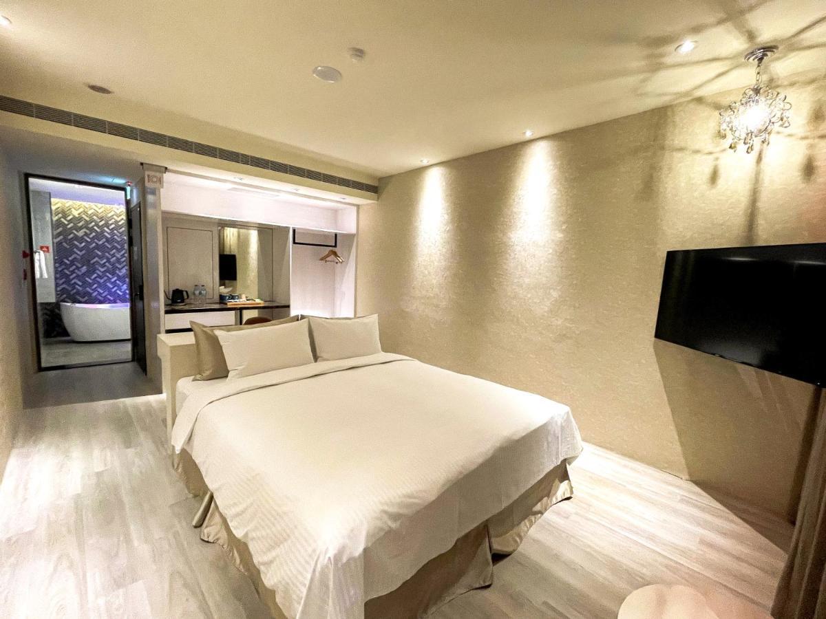 Fifth Avenue Motel Тайчжун Экстерьер фото