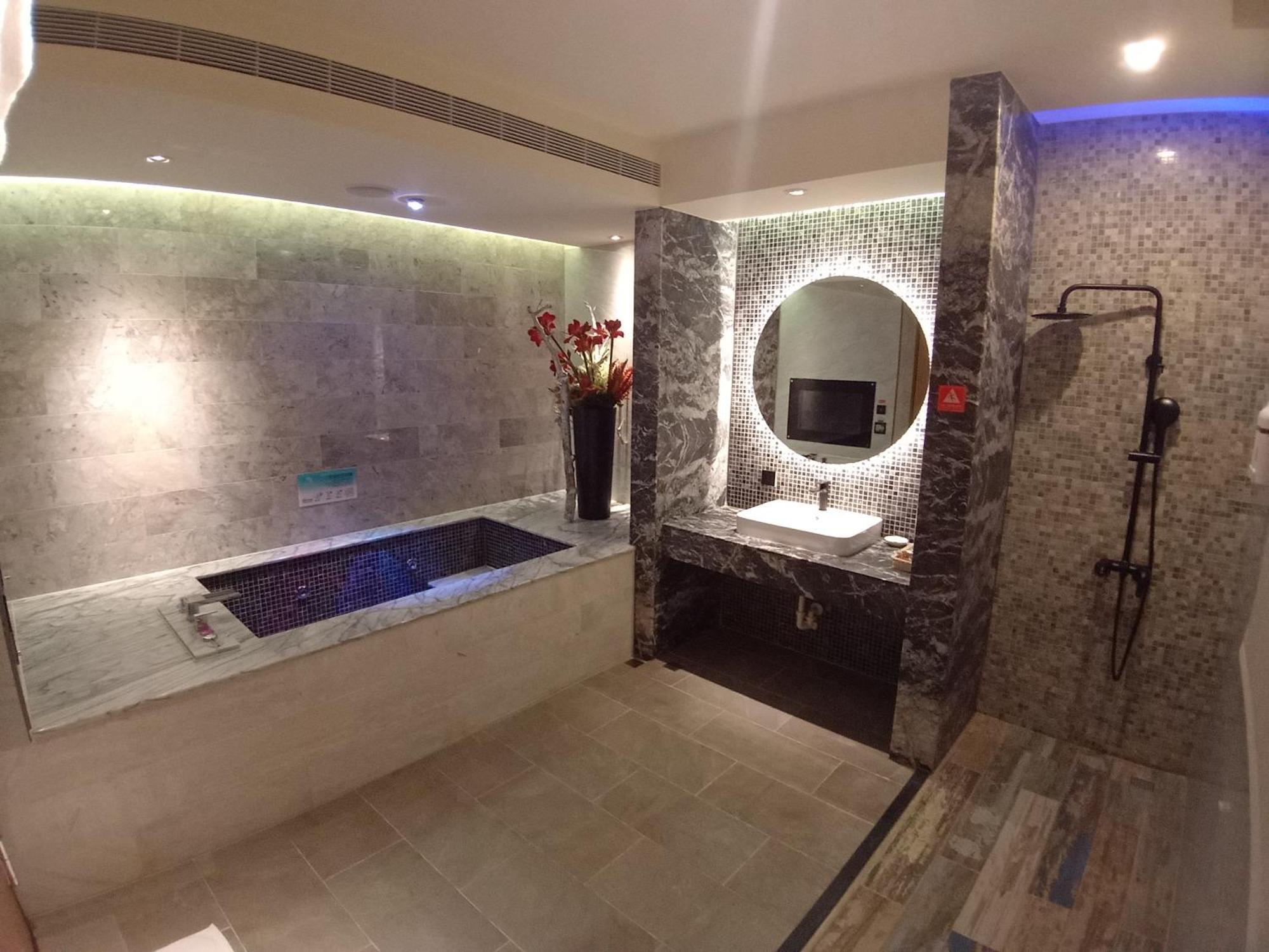 Fifth Avenue Motel Тайчжун Экстерьер фото